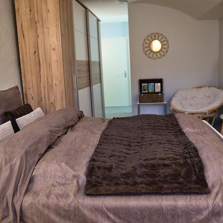 Chill Home : Appartement Cocooning Avec Jacuzzi Grandson Esterno foto